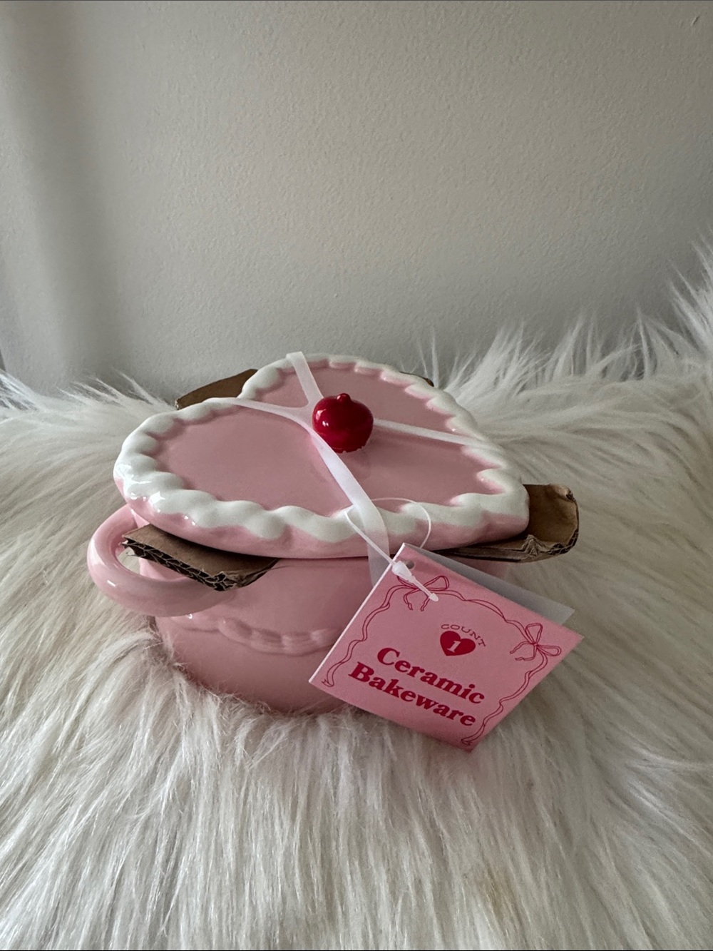 New Target Bullseye Playground Pink Heart-Shaped Ceramic Bakeware with Lid